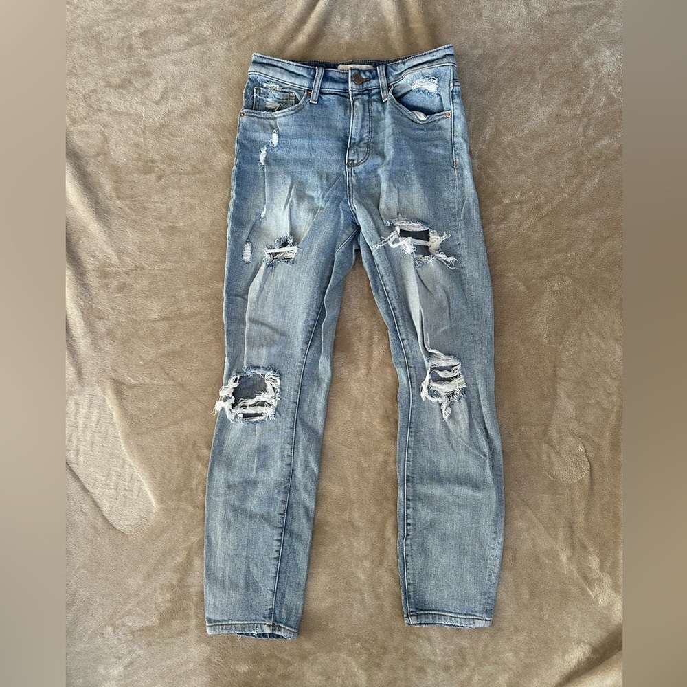 Blue Mom Jeans
BKE
Size 25